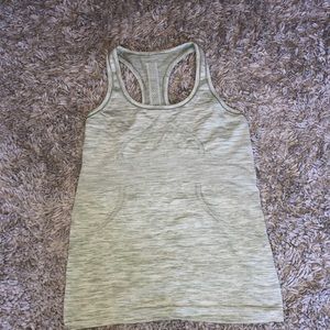 Lulu Lemmon tank top